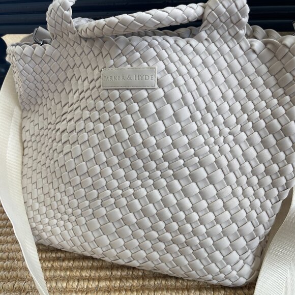 Elegant Cream Woven Tote Bag - Picture 4 of 6